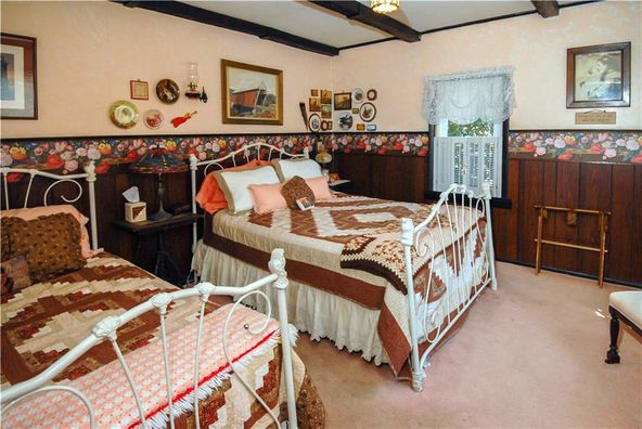 Farmstead B&B: 999 Goodwin Rd, Eliot, ME 03903